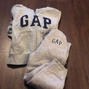 Gap toddler sweatsuit